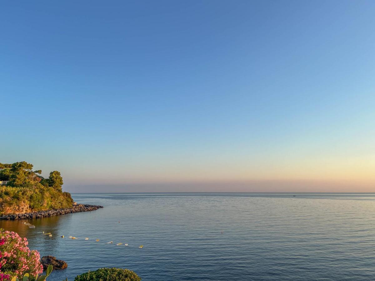 Nelinda Waterfront Accommodation Casamicciola Terme Luaran gambar